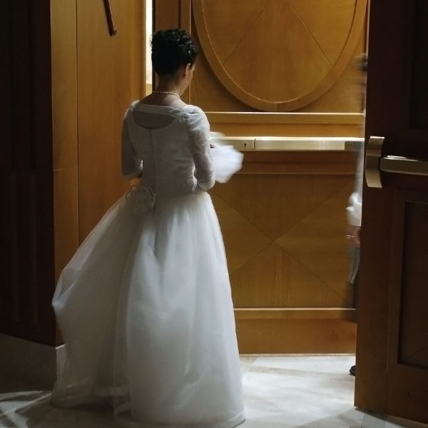 Jewish bride on her way to the Chupah